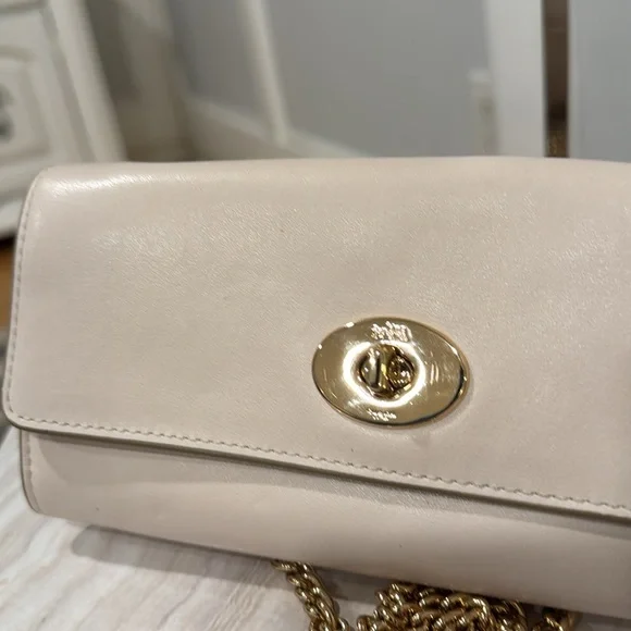 Coach Bag Cream Leather Wallet Gold Chain Crossbody - Picture 9 of 17